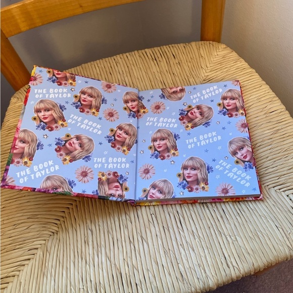 NWOT Taylor Swift Book And Stickers - Picture 6 of 8